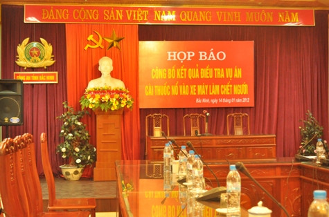 Công an thành phố Bắc Ninh đang họp báo, thông báo thông tin về vụ nổ kinh hoàng. (Ảnh Tuấn Nam) Công an thành phố Bắc Ninh đang họp báo, thông báo thông tin về vụ nổ kinh hoàng. (Ảnh Tuấn Nam)