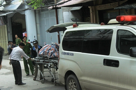 Xác nạn nhân được người nhà đưa về quê an táng. Xác nạn nhân được người nhà đưa về quê an táng.