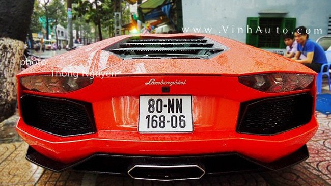 Lamborghini Aventador LP700-4 mang biển 80-NN 168-06