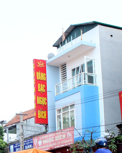 Tầng 3 của ngôi nhà, nơi bọn hung thủ đã đột nhập qua cửa sổ để vào trong.