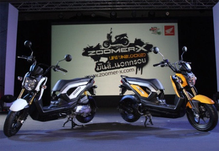 Mẫu scooter này được trang bị động cơ 4 thì, xy-lanh đơn, dung tích 110cc, phun xăng điện tử PGM-FI, kết hợp với hộp số vô cấp V-matic của Honda, cho mức tiêu thụ nhiên liệu theo tiêu chuẩn đường thử lý tưởng ECE-40 là 53km/lít, tương đương chỉ 1,9 lít/100km. Mẫu scooter này được trang bị động cơ 4 thì, xy-lanh đơn, dung tích 110cc, phun xăng điện tử PGM-FI, kết hợp với hộp số vô cấp V-matic của Honda, cho mức tiêu thụ nhiên liệu theo tiêu chuẩn đường thử lý tưởng ECE-40 là 53km/lít, tương đương chỉ 1,9 lít/100km.