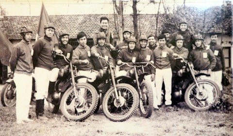 Các thành viên câu lạc bộ mô tô mạo hiểm Hà Thành ngày xưa