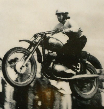 Ít ai biết rằng, nữ giới Hà Thành xưa cũng rất mê mô tô... bay