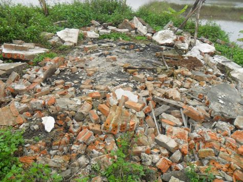 Hiện trường ngôi nhà trong khu đầm nhà anh Đoàn Văn Vươn đã bị san phẳng Hiện trường ngôi nhà trong khu đầm nhà anh Đoàn Văn Vươn đã bị san phẳng