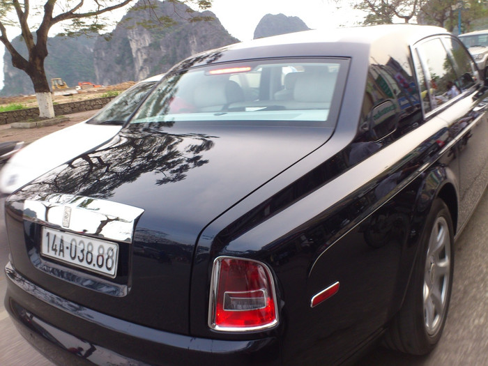 Rolls-Royce Phantom màu xanh cửu long biển kiểm soát 14A-03888