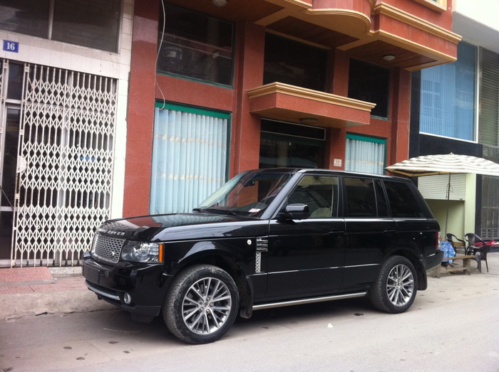Range Rover Autobiography Black chưa biển số