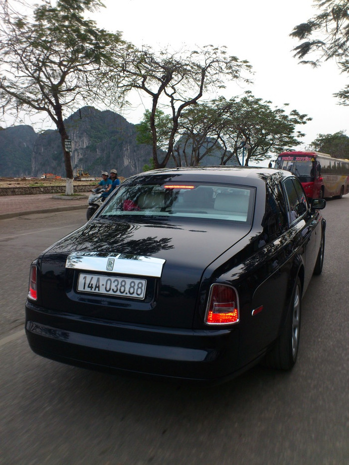 Rolls-Royce Phantom màu xanh cửu long biển kiểm soát 14A-03888