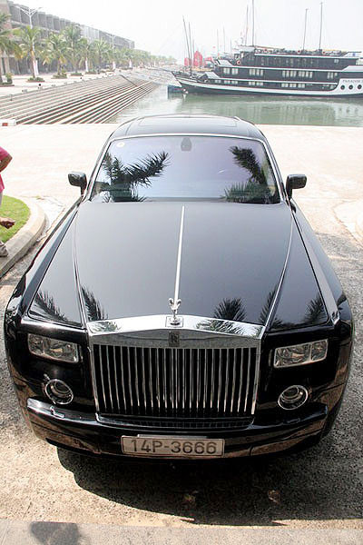 Rolls-Royce Phantom màu đen biển kiểm soát 14P-3666