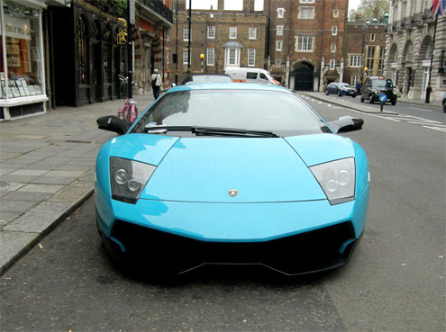 Murcielago LP670-4 Super Veloce (SV) là siêu xe được Lamborghini chính thức ra mắt tại Triển lãm ô tô Geneva 2009 ở Thụy Sĩ.