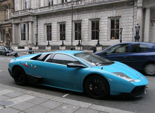 Động cơ “khủng” cùng trọng lượng nhẹ hơn đem lại cho SV khả năng tăng tốc 0-100km/h trong 3,2 giây và đạt vận tốc tối đa 342 km/h.