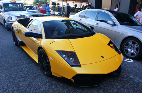 Hiện ở Việt Nam mới chỉ có một chiếc Murcielago LP670-4 SV với biển số cực đẹp, 56S-4646, trùng đúng với số thứ tự 46 trên tổng số 350.