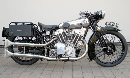 Mới đây, hãng đấu giá H&H đến từ Châu Âu đã chính thức xác nhận việc 1929 Brough Superior SS100 trở thành chiếc xế nổ đắt nhất thế giới. Trong phiên đấu giá tổ chức tại Bảo tàng Xe Quốc tế Haynes vào tháng trước, chiếc xe gắn với biệt danh “Rolls Royce hai bánh” đã được bán với giá 455.400 USD. Mới đây, hãng đấu giá H&H đến từ Châu Âu đã chính thức xác nhận việc 1929 Brough Superior SS100 trở thành chiếc xế nổ đắt nhất thế giới. Trong phiên đấu giá tổ chức tại Bảo tàng Xe Quốc tế Haynes vào tháng trước, chiếc xe gắn với biệt danh “Rolls Royce hai bánh” đã được bán với giá 455.400 USD.