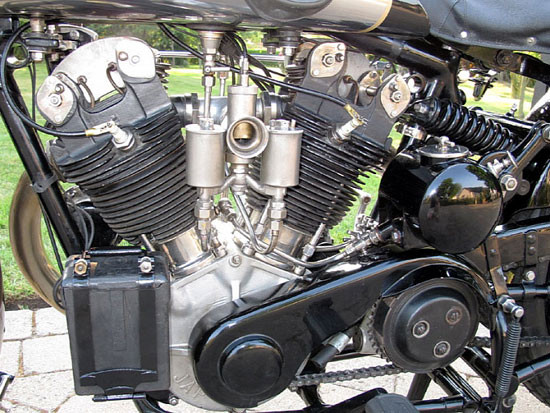 Trước khi được đem ra bán đấu giá, chiếc 1929 Brough Superior SS100 đã trải qua quá trình phục chế trong khoảng giữa năm 2000-2001. Trước khi được đem ra bán đấu giá, chiếc 1929 Brough Superior SS100 đã trải qua quá trình phục chế trong khoảng giữa năm 2000-2001.