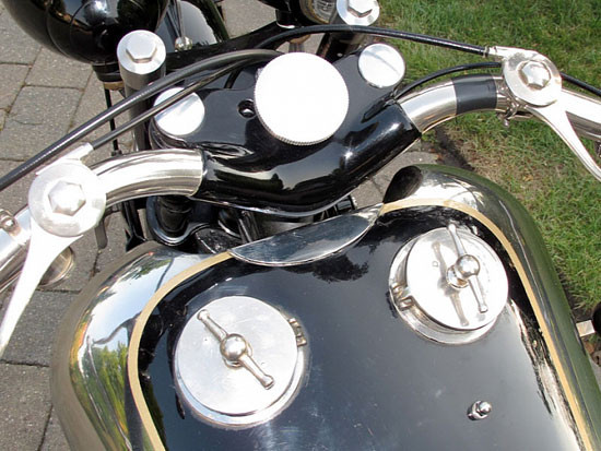 Điển hình như một chiếc SS100 khác đã tìm thấy chủ nhân mới với số tiền 260.000 USD vào năm 2008 Điển hình như một chiếc SS100 khác đã tìm thấy chủ nhân mới với số tiền 260.000 USD vào năm 2008