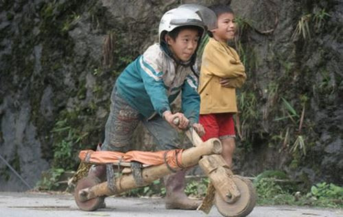 Những chiếc "siêu xe" được chế từ tre, gỗ và những dây nịt cực kỳ thân thuộc với các em Những chiếc "siêu xe" được chế từ tre, gỗ và những dây nịt cực kỳ thân thuộc với các em