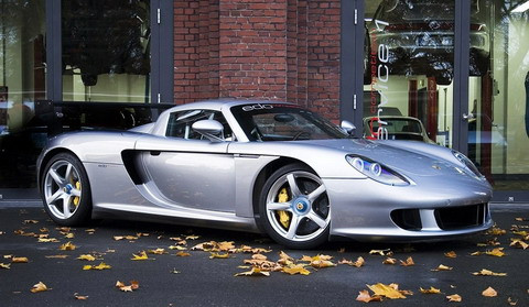 Lần đầu tiên được trình làng vào năm 2003, siêu xe thể thao đắt khách Carrera GT nhanh chóng tạo lên cơn sốt trên thị trường. Lần đầu tiên được trình làng vào năm 2003, siêu xe thể thao đắt khách Carrera GT nhanh chóng tạo lên cơn sốt trên thị trường.