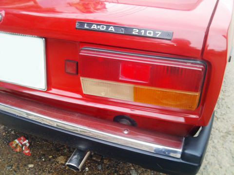 Phiên bản cao cấp của dòng Riva này là chiếc Lada 2107 với cản trước và sau được ốp thanh mạ crôm sáng bóng, Phiên bản cao cấp của dòng Riva này là chiếc Lada 2107 với cản trước và sau được ốp thanh mạ crôm sáng bóng,