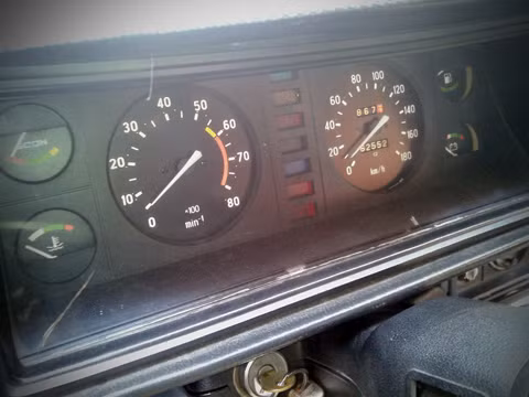 Bảng đồng hồ trung tâm của Lada 2107