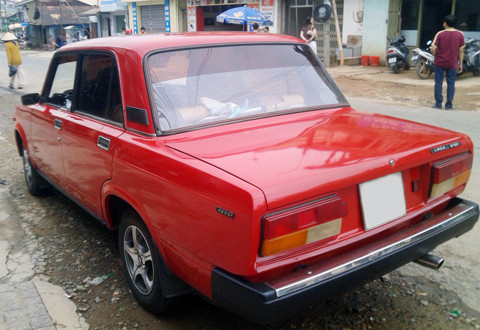 Lada là thương hiệu mà AvtoVAZ xuất khẩu. Trong đó có dòng Riva với các phiên bản như Riva 2104 (station wagon), 2102 (sedan) và 2107 (sedan cỡ lớn). Lada là thương hiệu mà AvtoVAZ xuất khẩu. Trong đó có dòng Riva với các phiên bản như Riva 2104 (station wagon), 2102 (sedan) và 2107 (sedan cỡ lớn).