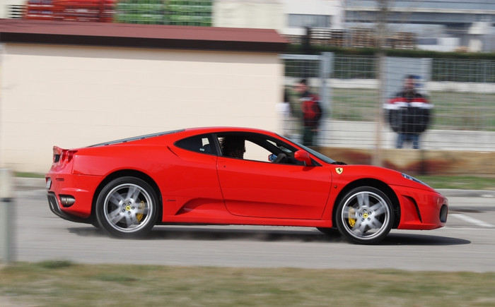 Đại diện cho Ferrari là 458, 360 Modena, California và Ferrari F430. Đại diện cho Ferrari là 458, 360 Modena, California và Ferrari F430.