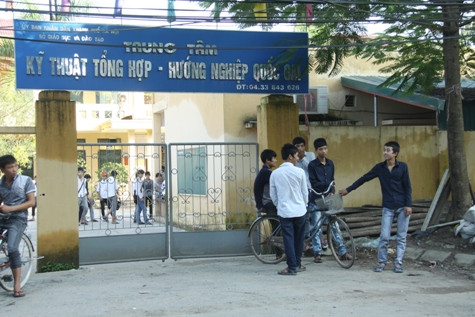 Trường PT Nguyễn Trực hiện đang sử dụng cơ sở vật chất của TT hướng nghiệp Trường PT Nguyễn Trực hiện đang sử dụng cơ sở vật chất của TT hướng nghiệp