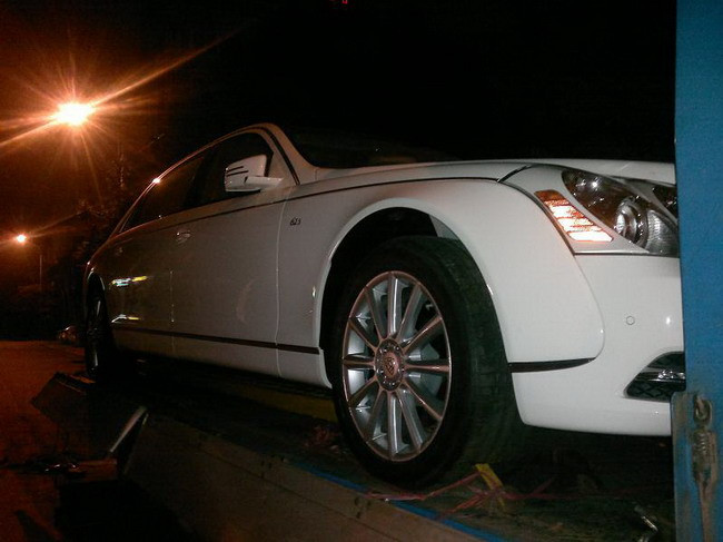 Maybach 62s sở hữu động cơ V12 6.0L tưng áp kép đạt công suất cực đại 612 mã lực, momen xoắn được giới hạn điện tử ở mức 1.000Nm và vận tốc cực đại đạt mức 250 km/h. Chiếc xe này mất 5,2s để tăng tốc từ 0-100 km/h. Maybach 62s sở hữu động cơ V12 6.0L tưng áp kép đạt công suất cực đại 612 mã lực, momen xoắn được giới hạn điện tử ở mức 1.000Nm và vận tốc cực đại đạt mức 250 km/h. Chiếc xe này mất 5,2s để tăng tốc từ 0-100 km/h.