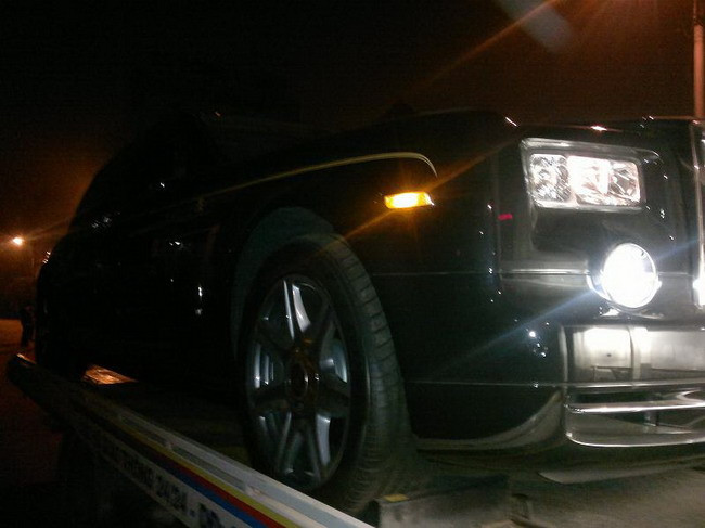 Roll Royce Phantom: Là phiên bản dành cho thị trường Trung Quốc năm 2012, phiên bản Year of Dragon dường như không chỉ hấp dẫn với đại gia Trung Quốc. Bằng chứng cho thấy đã có tổng cộng ba chiếc Roll Royce Phantom phiên bản Rồng về Việt Nam kể từ đầu năm đến nay. Roll Royce Phantom: Là phiên bản dành cho thị trường Trung Quốc năm 2012, phiên bản Year of Dragon dường như không chỉ hấp dẫn với đại gia Trung Quốc. Bằng chứng cho thấy đã có tổng cộng ba chiếc Roll Royce Phantom phiên bản Rồng về Việt Nam kể từ đầu năm đến nay.