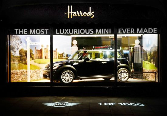 Đây là chiếc Mini được phát triển trên mẫu Mini Cooper S, chiếc xe này đang được trưng bày tại gian hàng sang trọng nổi tiếng Harrods, nước Anh,. Mini Goodwood tự hào là mẫu xe có đầy đủ những tiện nghi giống như Rolls-Royce.