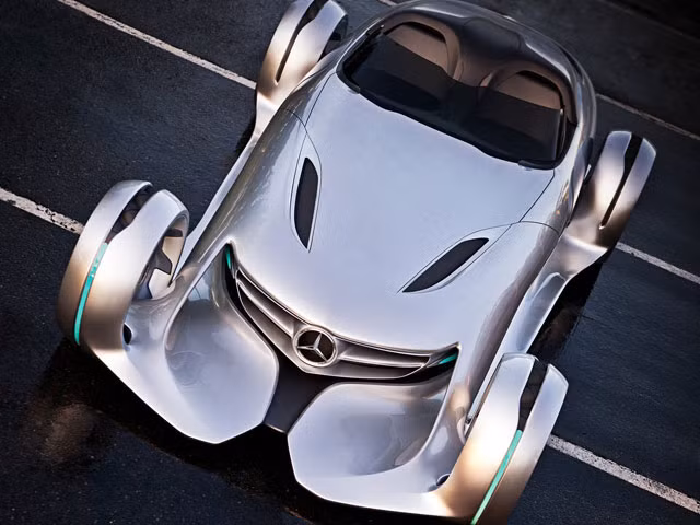 Thông qua chương trình tìm kiếm mẫu xe lạ mắt cho những bộ phim mới của Hollywood, các kỹ sư ở Trung tâm thiết kế của Mercedes tại Sindelfingen (Đức) và Carlsbad (Mỹ) đã hợp tác với những người viết kịch bản để tạo ra mẫu xe theo phong cách Hollywood nhằm tôn vinh 125 năm cải tiến công nghệ và thiết kế của hãng xe Đức.