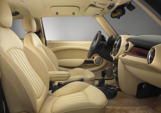 Về mặt kỹ thuật, xe được trang bị bộ la-zăng ba chấu 17 inch, động cơ đạt công suất 181 mã lực, dung tích 1,6 lít, tua bin kép, tăng tốc từ 0 – 100 km trong vòng 7 giây.