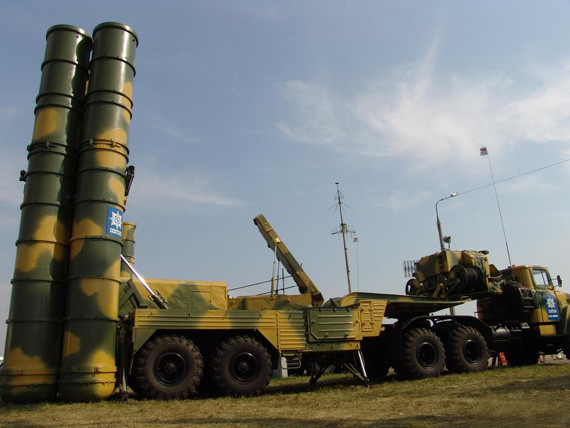 Hệ thống tên lửa phòng không S-400 của Nga