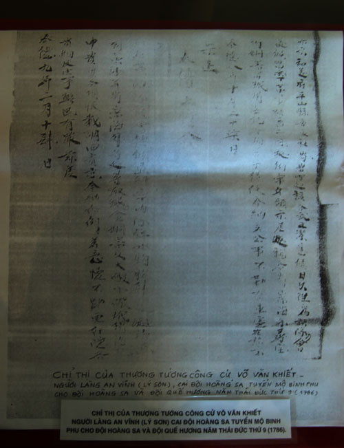 Mỗi năm, các đội Hoàng Sa, Bắc Hải tuyển 70 mộ binh phu ra khơi vào tháng 3 (âm lịch hằng năm). Tuy nhiên, họ ra đi không hẹn ngày về. Những người thân của họ đã tổ chức lễ Khao lề thế lính Trường Sa những mong và cầu cho linh hồn của người đã khuất trong đội Hoàng Sa, Bắc Hải được siêu thoát, những người còn sống sẽ trở về.