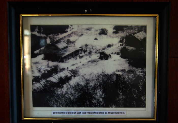 Trong cuốn Đại Nam Thực Lục Chính Biên có chép rõ: "Cai cơ Võ Văn Phú làm thủ ngự cửa biển Sa Kỳ, sai mộ dân ngoại tịch lập làm đội Hoàng Sa”. Từ năm 1816, vua Gia Long bắt đầu cử thủy quân đi cùng với đội Hoàng Sa. Đến năm Minh Mạng thứ 17 (1836), những hoạt động của đội Hoàng Sa và thủy quân trên vùng biển Hoàng Sa và Trường Sa đã trở thành lệ thường hàng năm theo sách Khâm Định Đại Nam Hội Điển Sự Lệ ghi lại. (Theo Đại Đoàn Kết)