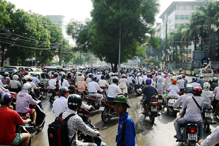Tuyến đường Nguyễn Trãi - nơi tập trung nhiều trường ĐH nên tình trạng ùn tắc kéo dài vẫn diễn ra đều đặn ở mỗi kỳ thi. Tuyến đường Nguyễn Trãi - nơi tập trung nhiều trường ĐH nên tình trạng ùn tắc kéo dài vẫn diễn ra đều đặn ở mỗi kỳ thi.