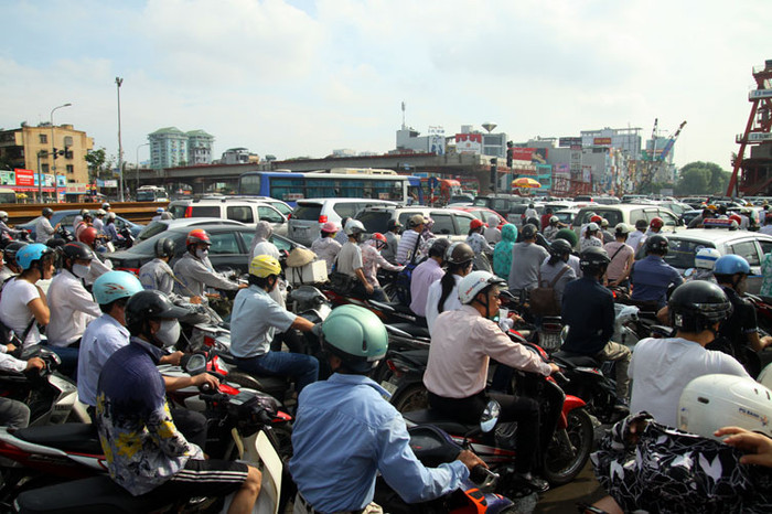Điểm ngã tư Khuất Duy Tiến - Nguyễn Trãi ùn tắc trong nhiều giờ đồng hồ. Điểm ngã tư Khuất Duy Tiến - Nguyễn Trãi ùn tắc trong nhiều giờ đồng hồ.