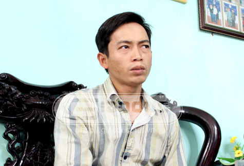 Đôi mắt Tình luôn nhìn xa xôi về phía ngoài cửa và mọng đầy nước, những giọt nước mắt chỉ như muốn trào ra vì nỗi oan, sự cay đắng mà mình đang phải nặng gánh mang theo. Đôi mắt Tình luôn nhìn xa xôi về phía ngoài cửa và mọng đầy nước, những giọt nước mắt chỉ như muốn trào ra vì nỗi oan, sự cay đắng mà mình đang phải nặng gánh mang theo.