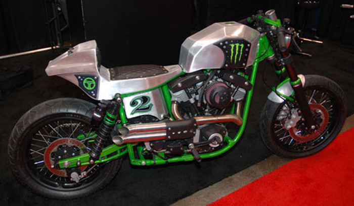 Todd’s Cycle đã dựng chiếc Shovelhead 98ci này với những bộ phận từ một chiếc máy nghiền năm 1980. Toàn bộ xe được mạ nhôm và trang bị các bộ phận do Todd’s Cycle chế tạo, kèm với bộ phanh mới nhất của Works Performance cho cả trước và sau.