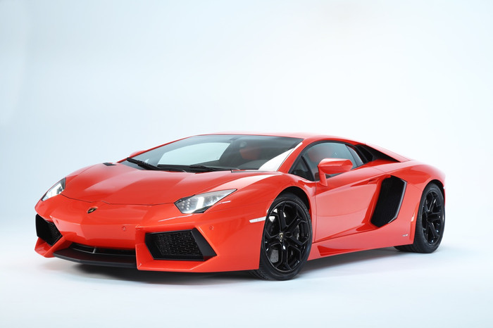 Lamborghini Aventador sẽ được giao hàng muộn hơn thường lệ.