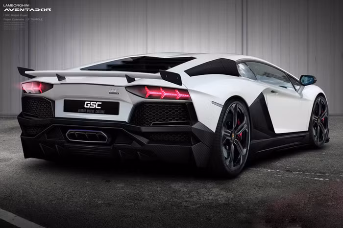 Hãng độ Đức cũng cung cấp khá nhiều chi tiết thay đổi được làm từ sợi carbon: cản trước, cản sau, cánh lướt gió phía sau và mui xe mới.