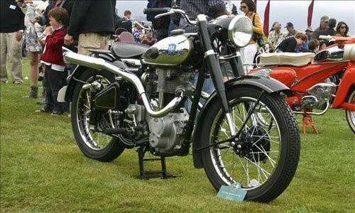 NSU Konsul II 501 OS-T 1951 : Vào năm 1951, thời điểm sản xuất xế nổ này, NSU chính là công ty xe máy lớn nhất thế giới. Konsul II 501 OS-T sở hữu khối động cơ 500cc 4 kì, xi-lanh đơn cho công suất 21 mã lực, nên xe có thể đạt vận tốc tối đa 121 km/h. Tuy nhiên, thời điểm đó mẫu xe này không thật sự được ưa chuộng, nên Konsul đã chỉ sản xuất nó từ năm 1951 đến 1954.