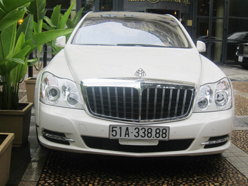 Xế sang Maybach 62S màu trắng là phiên bản cực hiếm và đắt giá mới về Việt Nam gần đây. Xế sang Maybach 62S màu trắng là phiên bản cực hiếm và đắt giá mới về Việt Nam gần đây.