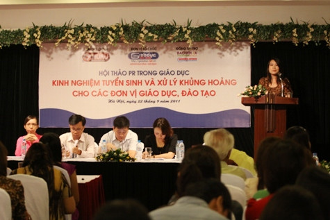 Ths Nguyễn Diệu Linh - Giảng viên chuyên ngành PR Đại học Hòa Bình với bài tham luận: "Tầm quan trọng của PR nói chung và PR trong Giáo Dục nói riêng". Ths Nguyễn Diệu Linh - Giảng viên chuyên ngành PR Đại học Hòa Bình với bài tham luận: "Tầm quan trọng của PR nói chung và PR trong Giáo Dục nói riêng".