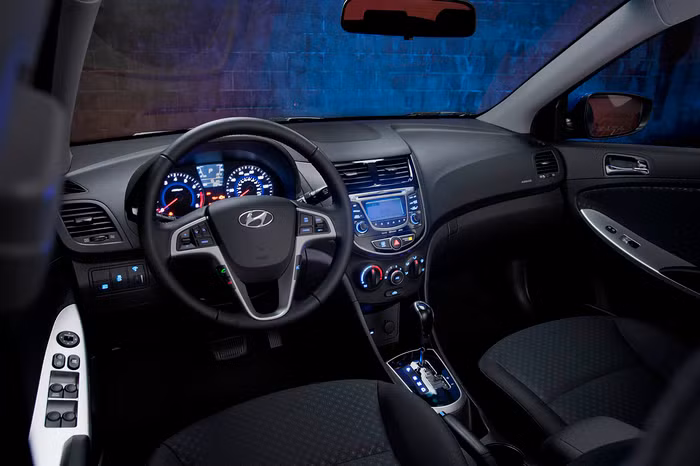 Hyundai Accent giá 15.925 USD. Hyundai Accent giá 15.925 USD.