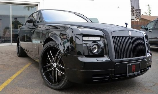 Rolls Royce all-carbon fiber Phantom coupe, có giá 420 nghìn USD. Xe được trang bị khối động cơ V12, dung tích 6,75 lít. Đồng hành cùng hộp số tự động 6 cấp, động cơ sản sinh công suất 453 mã lực và mô men xoắn cực đại 531 lb-ft. Ngoài ra, xe còn được cung cấp hàng loạt trang thiết bị hiện đại và sang trọng như cửa điều khiển điện, hệ thống treo khí nén thích ứng, bộ lazăng hợp kim 21 inch, hệ thống âm thanh 15 loa, công suất 420W, hệ thống định vị, không gian nội thất bọc da thủ công, bộ phụ kiện bằng gỗ... Rolls Royce all-carbon fiber Phantom coupe, có giá 420 nghìn USD. Xe được trang bị khối động cơ V12, dung tích 6,75 lít. Đồng hành cùng hộp số tự động 6 cấp, động cơ sản sinh công suất 453 mã lực và mô men xoắn cực đại 531 lb-ft. Ngoài ra, xe còn được cung cấp hàng loạt trang thiết bị hiện đại và sang trọng như cửa điều khiển điện, hệ thống treo khí nén thích ứng, bộ lazăng hợp kim 21 inch, hệ thống âm thanh 15 loa, công suất 420W, hệ thống định vị, không gian nội thất bọc da thủ công, bộ phụ kiện bằng gỗ...