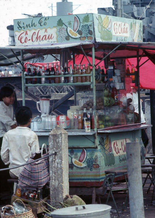 Quầy giải khát gần bến phà. XEM THÊM =>> Hình ảnh Việt Nam CHÙM ẢNH: TRƯỜNG SA - MỘT PHẦN CỦA TỔ QUỐC CHÙM ẢNH: BỘ ẢNH CỰC HIẾM TOÀN CẢNH TRƯỜNG SA TỪ TRỰC THĂNG AI CHƯA ĐẾN TRƯỜNG SA, CẦN XEM 31 TẤM HÌNH NÀY CÔNG BỐ NHỮNG HÌNH ẢNH "KHÔNG THỂ KÌM NỔI" VỀ TRƯỜNG SA Quầy giải khát gần bến phà. XEM THÊM =>> Hình ảnh Việt Nam CHÙM ẢNH: TRƯỜNG SA - MỘT PHẦN CỦA TỔ QUỐC CHÙM ẢNH: BỘ ẢNH CỰC HIẾM TOÀN CẢNH TRƯỜNG SA TỪ TRỰC THĂNG AI CHƯA ĐẾN TRƯỜNG SA, CẦN XEM 31 TẤM HÌNH NÀY CÔNG BỐ NHỮNG HÌNH ẢNH "KHÔNG THỂ KÌM NỔI" VỀ TRƯỜNG SA