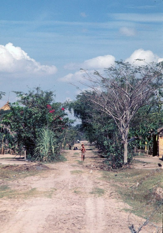 Một con đường ở Vĩnh Lộc. XEM THÊM =>> Hình ảnh Việt Nam CHÙM ẢNH: TRƯỜNG SA - MỘT PHẦN CỦA TỔ QUỐC CHÙM ẢNH: BỘ ẢNH CỰC HIẾM TOÀN CẢNH TRƯỜNG SA TỪ TRỰC THĂNG AI CHƯA ĐẾN TRƯỜNG SA, CẦN XEM 31 TẤM HÌNH NÀY CÔNG BỐ NHỮNG HÌNH ẢNH "KHÔNG THỂ KÌM NỔI" VỀ TRƯỜNG SA Một con đường ở Vĩnh Lộc. XEM THÊM =>> Hình ảnh Việt Nam CHÙM ẢNH: TRƯỜNG SA - MỘT PHẦN CỦA TỔ QUỐC CHÙM ẢNH: BỘ ẢNH CỰC HIẾM TOÀN CẢNH TRƯỜNG SA TỪ TRỰC THĂNG AI CHƯA ĐẾN TRƯỜNG SA, CẦN XEM 31 TẤM HÌNH NÀY CÔNG BỐ NHỮNG HÌNH ẢNH "KHÔNG THỂ KÌM NỔI" VỀ TRƯỜNG SA