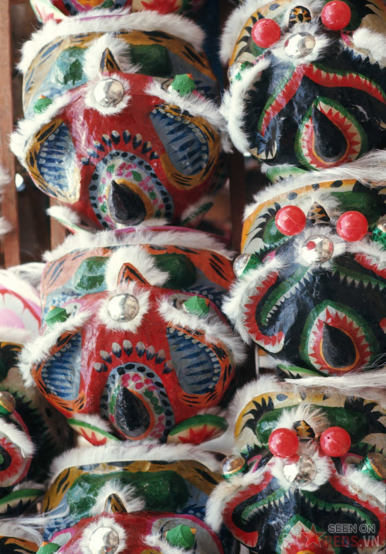 Những chiếc đầu lân của ngày Tết. XEM THÊM =>> Hình ảnh Việt Nam CHÙM ẢNH: TRƯỜNG SA - MỘT PHẦN CỦA TỔ QUỐC CHÙM ẢNH: BỘ ẢNH CỰC HIẾM TOÀN CẢNH TRƯỜNG SA TỪ TRỰC THĂNG AI CHƯA ĐẾN TRƯỜNG SA, CẦN XEM 31 TẤM HÌNH NÀY CÔNG BỐ NHỮNG HÌNH ẢNH "KHÔNG THỂ KÌM NỔI" VỀ TRƯỜNG SA Những chiếc đầu lân của ngày Tết. XEM THÊM =>> Hình ảnh Việt Nam CHÙM ẢNH: TRƯỜNG SA - MỘT PHẦN CỦA TỔ QUỐC CHÙM ẢNH: BỘ ẢNH CỰC HIẾM TOÀN CẢNH TRƯỜNG SA TỪ TRỰC THĂNG AI CHƯA ĐẾN TRƯỜNG SA, CẦN XEM 31 TẤM HÌNH NÀY CÔNG BỐ NHỮNG HÌNH ẢNH "KHÔNG THỂ KÌM NỔI" VỀ TRƯỜNG SA