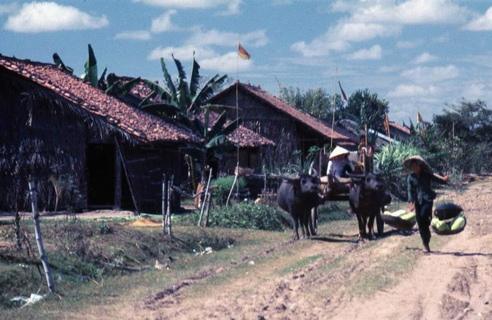 Thôn xóm ở Vĩnh Lộc. XEM THÊM =>> Hình ảnh Việt Nam CHÙM ẢNH: TRƯỜNG SA - MỘT PHẦN CỦA TỔ QUỐC CHÙM ẢNH: BỘ ẢNH CỰC HIẾM TOÀN CẢNH TRƯỜNG SA TỪ TRỰC THĂNG AI CHƯA ĐẾN TRƯỜNG SA, CẦN XEM 31 TẤM HÌNH NÀY CÔNG BỐ NHỮNG HÌNH ẢNH "KHÔNG THỂ KÌM NỔI" VỀ TRƯỜNG SA Thôn xóm ở Vĩnh Lộc. XEM THÊM =>> Hình ảnh Việt Nam CHÙM ẢNH: TRƯỜNG SA - MỘT PHẦN CỦA TỔ QUỐC CHÙM ẢNH: BỘ ẢNH CỰC HIẾM TOÀN CẢNH TRƯỜNG SA TỪ TRỰC THĂNG AI CHƯA ĐẾN TRƯỜNG SA, CẦN XEM 31 TẤM HÌNH NÀY CÔNG BỐ NHỮNG HÌNH ẢNH "KHÔNG THỂ KÌM NỔI" VỀ TRƯỜNG SA