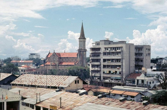 Nhà thờ Huyện Sĩ nhìn từ khách sạn Walling. Phíadưới tấm ảnh là doanh trại của đơn vị tâm lý chiến số 4. XEM THÊM =>> Hình ảnh Việt Nam CHÙM ẢNH: TRƯỜNG SA - MỘT PHẦN CỦA TỔ QUỐC CHÙM ẢNH: BỘ ẢNH CỰC HIẾM TOÀN CẢNH TRƯỜNG SA TỪ TRỰC THĂNG AI CHƯA ĐẾN TRƯỜNG SA, CẦN XEM 31 TẤM HÌNH NÀY CÔNG BỐ NHỮNG HÌNH ẢNH "KHÔNG THỂ KÌM NỔI" VỀ TRƯỜNG SA Nhà thờ Huyện Sĩ nhìn từ khách sạn Walling. Phíadưới tấm ảnh là doanh trại của đơn vị tâm lý chiến số 4. XEM THÊM =>> Hình ảnh Việt Nam CHÙM ẢNH: TRƯỜNG SA - MỘT PHẦN CỦA TỔ QUỐC CHÙM ẢNH: BỘ ẢNH CỰC HIẾM TOÀN CẢNH TRƯỜNG SA TỪ TRỰC THĂNG AI CHƯA ĐẾN TRƯỜNG SA, CẦN XEM 31 TẤM HÌNH NÀY CÔNG BỐ NHỮNG HÌNH ẢNH "KHÔNG THỂ KÌM NỔI" VỀ TRƯỜNG SA