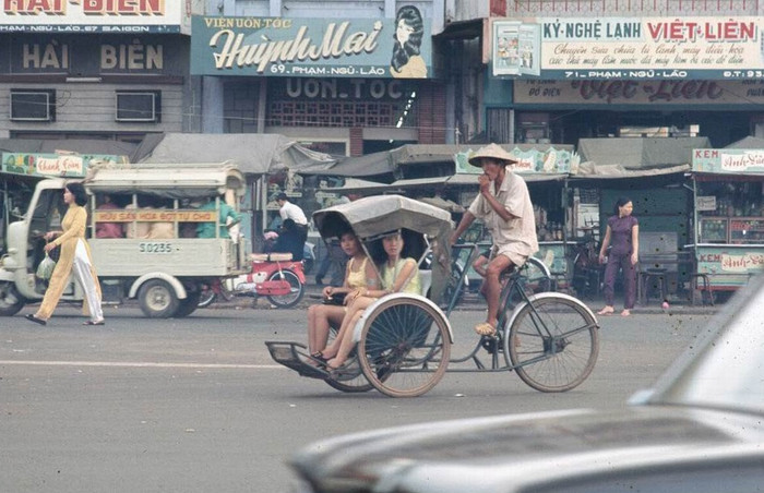 Trên đường Phạm Ngũ Lão. XEM THÊM =>> Hình ảnh Việt Nam CHÙM ẢNH: TRƯỜNG SA - MỘT PHẦN CỦA TỔ QUỐC CHÙM ẢNH: BỘ ẢNH CỰC HIẾM TOÀN CẢNH TRƯỜNG SA TỪ TRỰC THĂNG AI CHƯA ĐẾN TRƯỜNG SA, CẦN XEM 31 TẤM HÌNH NÀY CÔNG BỐ NHỮNG HÌNH ẢNH "KHÔNG THỂ KÌM NỔI" VỀ TRƯỜNG SA Trên đường Phạm Ngũ Lão. XEM THÊM =>> Hình ảnh Việt Nam CHÙM ẢNH: TRƯỜNG SA - MỘT PHẦN CỦA TỔ QUỐC CHÙM ẢNH: BỘ ẢNH CỰC HIẾM TOÀN CẢNH TRƯỜNG SA TỪ TRỰC THĂNG AI CHƯA ĐẾN TRƯỜNG SA, CẦN XEM 31 TẤM HÌNH NÀY CÔNG BỐ NHỮNG HÌNH ẢNH "KHÔNG THỂ KÌM NỔI" VỀ TRƯỜNG SA